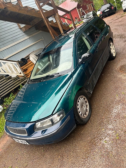 Volvo V70 2.4 D5 osina