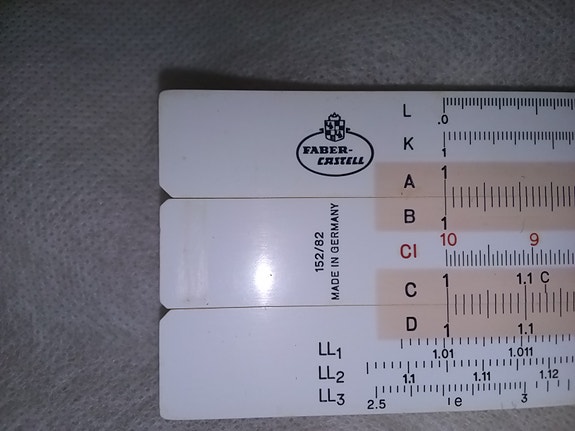 Laskutikku Faber Castell 152/ 82 kotelossaan