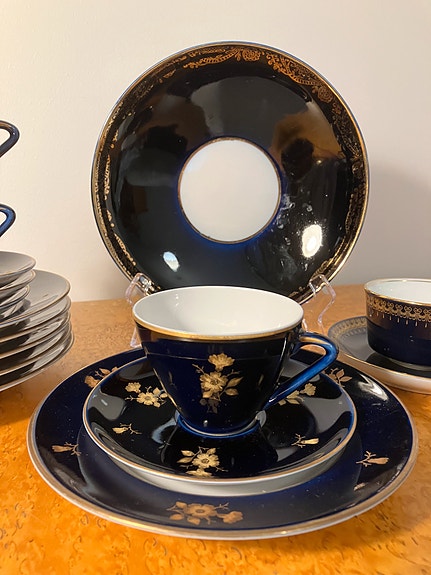 Lomonosovin Made in USSR kahvikupit ja lautaset