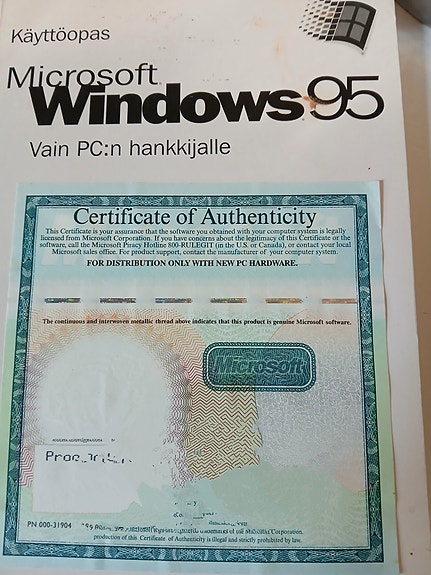Windows 95 aitoustodistus + käyttöopas