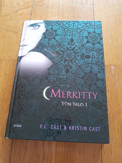 Merkitty yön talo 1 - P.C. Cast ja Kristin Cast m
