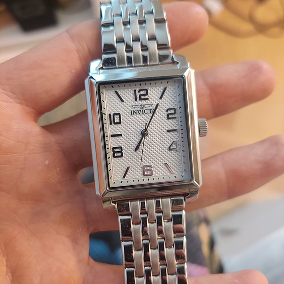 Vintage-tyylinen kello, hopeinen. Invicta