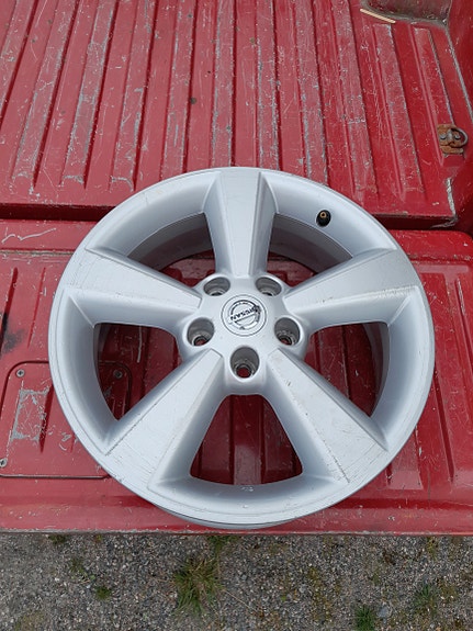 Nissan Aluvanne