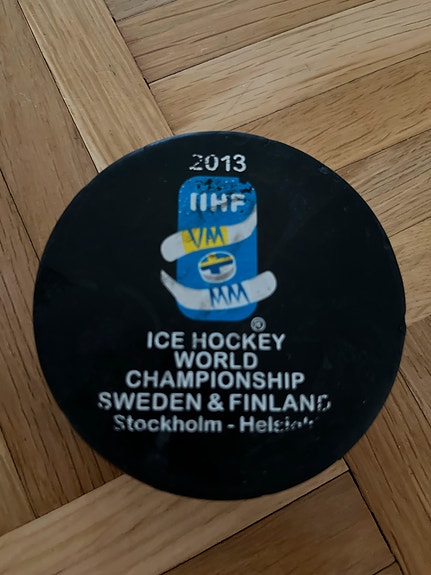 Virallinen jääkiekon MM-kisojen 2013 pelikiekko