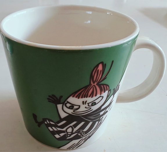 Pikku Myy liukumäessä