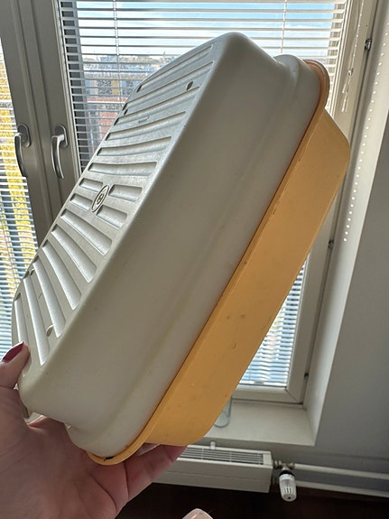 Tupperware leipälaatikko