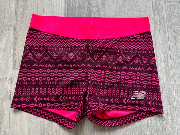 Neon pinkki/violetit new balance shortsit