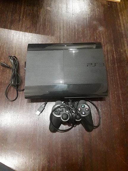 Ps3 kone + 12kpl pelejä