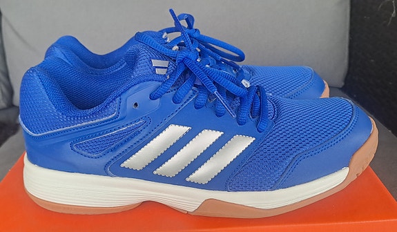 Adidas sisäpelikengät
