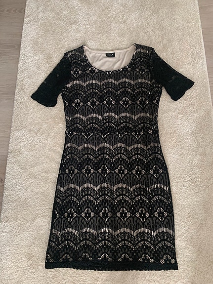 Vila musta lyhythihainen pitsi mekko / juhlamekko, koko M