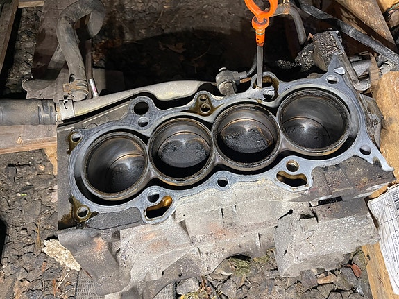 Honda Civic 1.4iS D14Z6 moottorin alakerta lohko öljypohja ym.