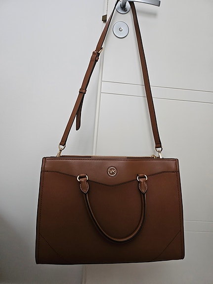 MICHAEL KORS EVERLY LEATHER BAG