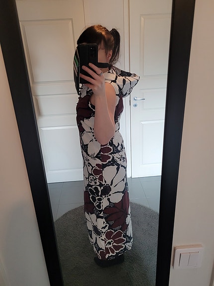 Itseommeltu pitkä hupullinen mekko S