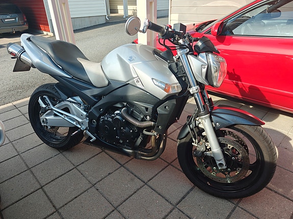 Suzuki GSR 600 osia