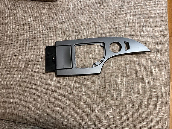 BMW E60 pre lci keskikonsoli lista.
