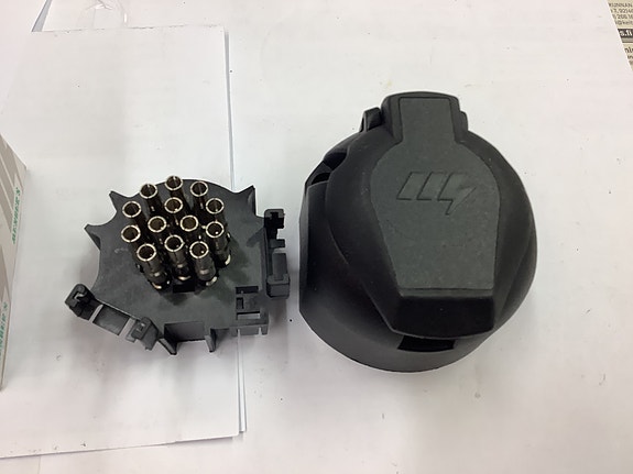 Vetokoukun pistorasia 13 napanen Audi,VW,BMW,Ford,Opel,Fiat,Toyota,Citroen,KIA