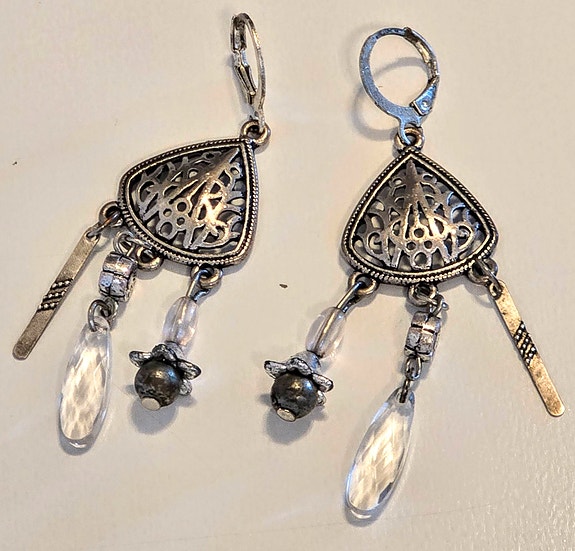 Käsintehdyt korvakorut