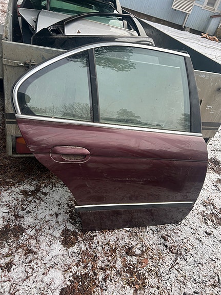 BMW E39 sedan oikeanpuolen takaovi
