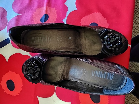 Alpina-merkkiset avokkaat, koko 8 / 42