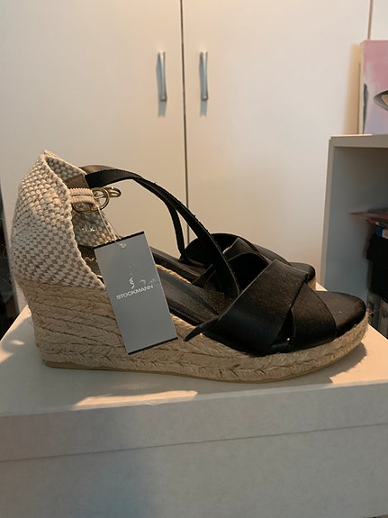 Bianco uudet mustat sandaalit kiilakorko, koko 39