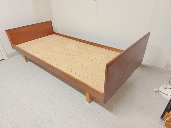 Teak sänky asko