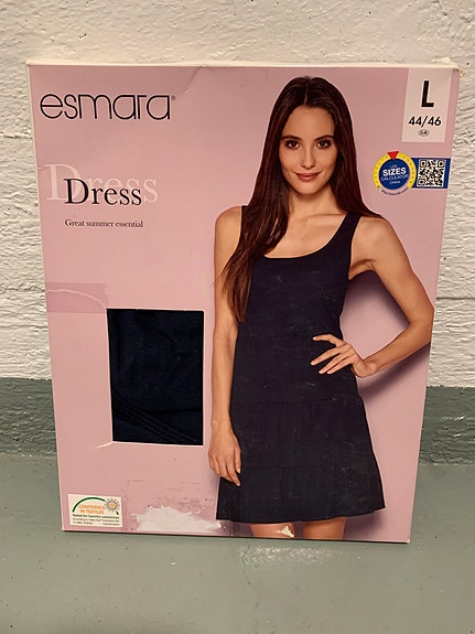 Tummansininen mekko