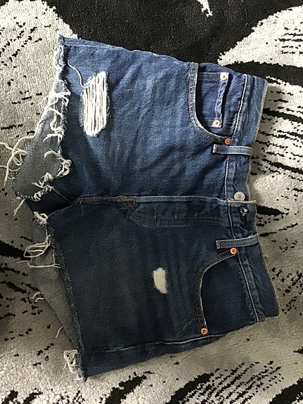 Levi´s farkkushortsit W27