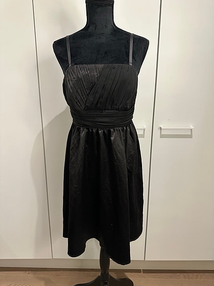 Gina Tricot musta mekko