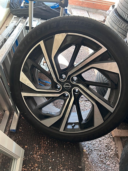 Nissan OEM  235/45 R20 kesärenkaat
