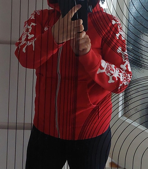 Vähän käytetty puuvillahuppari