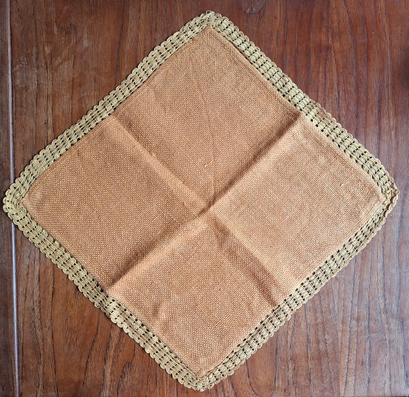 Vintage pieni keltainen pöytäliina