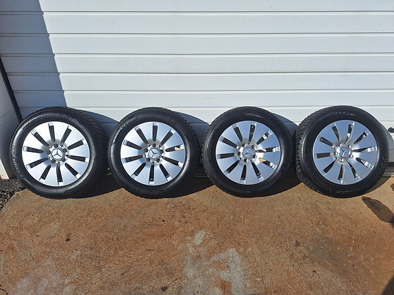 Mercedes-Benz rengassarja 205/60 R16