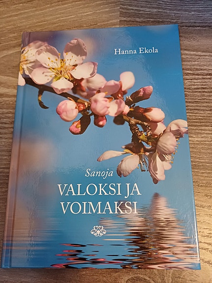 Sanoja Valoksi ja Voimaksi kirja