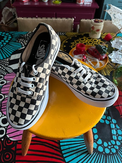 Vans Authentic Lite. 37