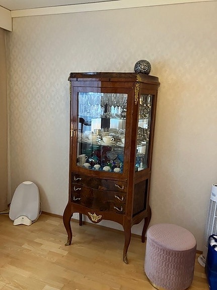 Kaunis vintage rokokoo / empire tyylin upea vitriini