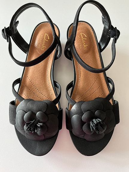 Clarks sandaalit 36