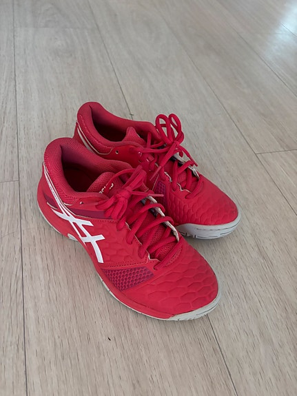 Asics tyttöjen sisäpelikengät koko 36
