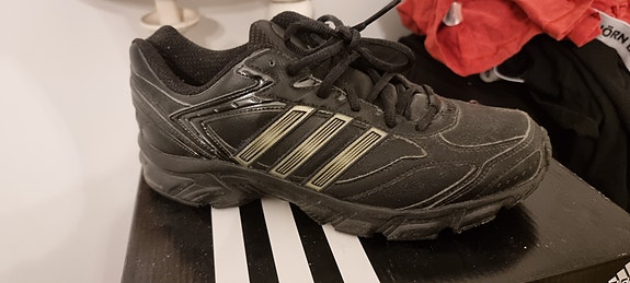 Adidas duramo nahkakengät