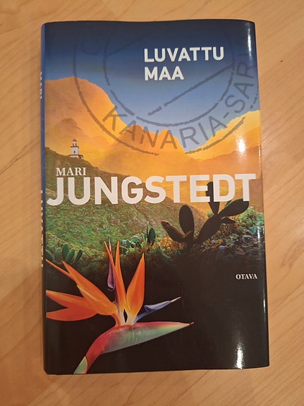 Mari Jungstedt: Luvattu maa -kirja
