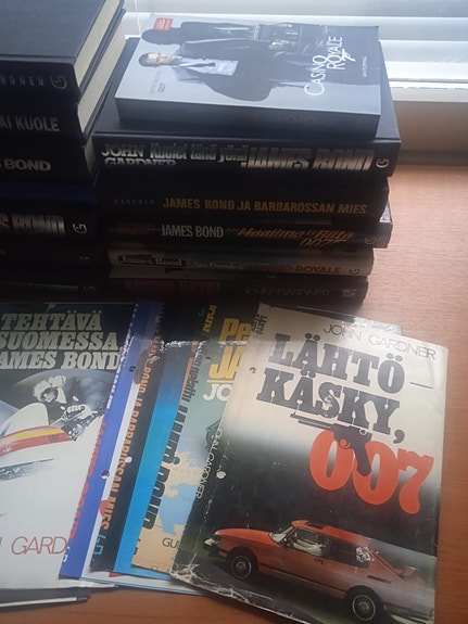 James Bond kirjoja