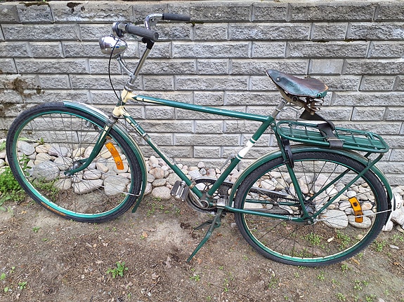 Pyrkijä merkkinen retro-pyörä.