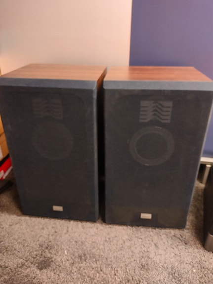 Sansui S-43 3-tie kaiuttimet.