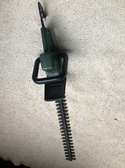 Black and Decker pensasaitaleikkuri
