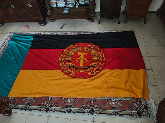 DDR rajavartioston lippu.
