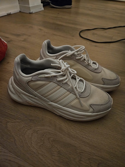 Adidaksen kengät