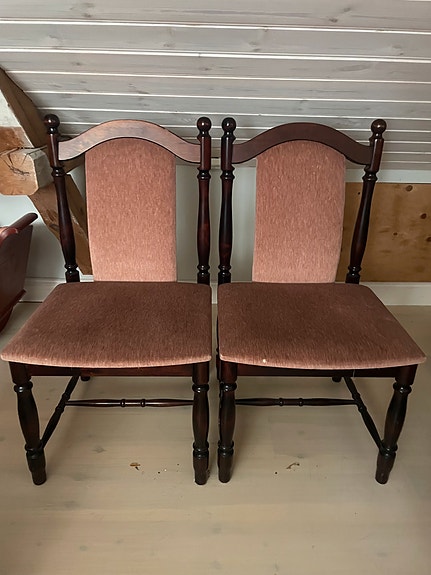 2 tuolia (ruokapöytä/muu)