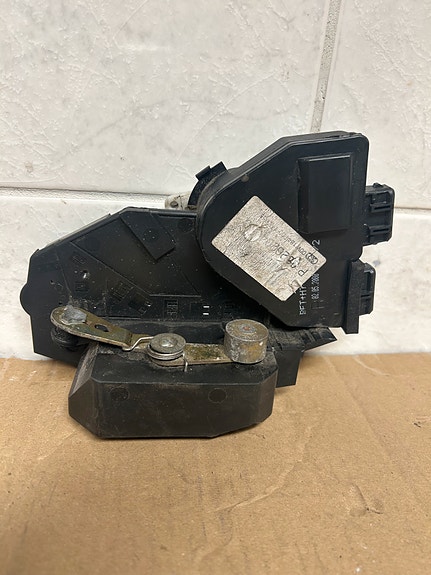 Volvo C70 oikeanpuolen ovenlukkolaite