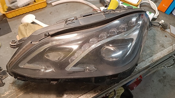 MB 212 led ajovalo