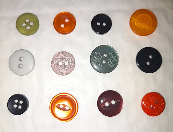 11 -15mm erilaisia asuste nappeja
