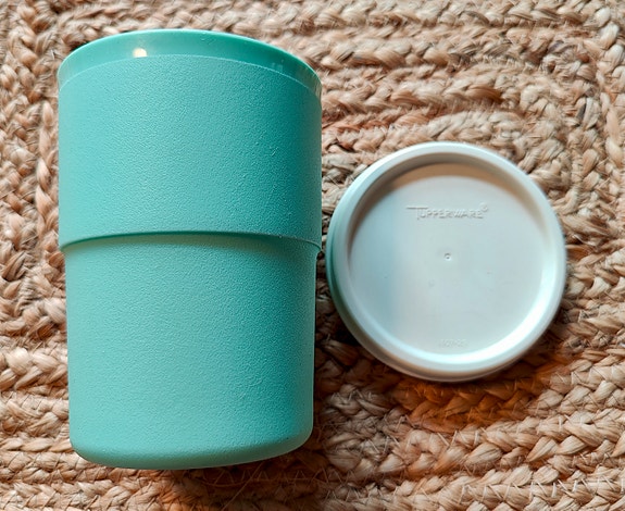 Tupperware-muki  (500 ml!) + kansi